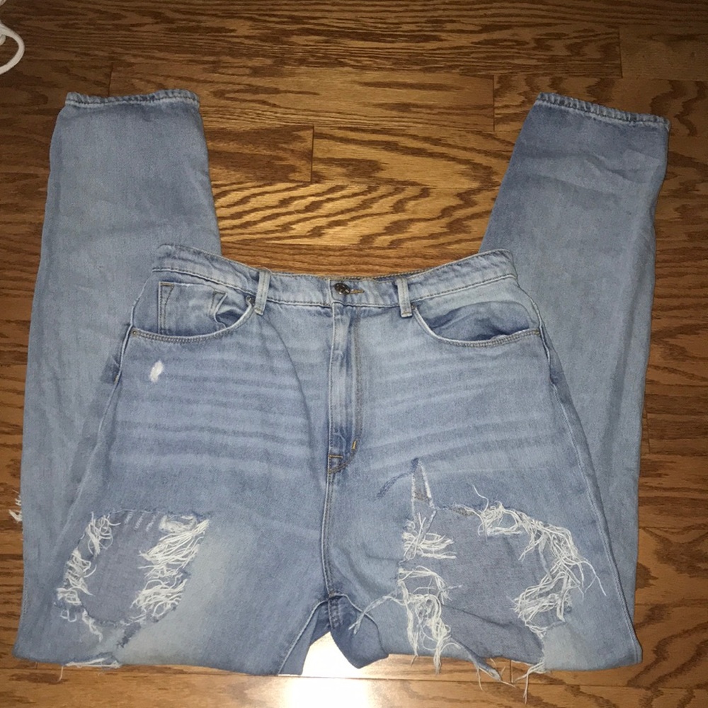 BDG Distressed Mom High Rise Jeans Lightwash